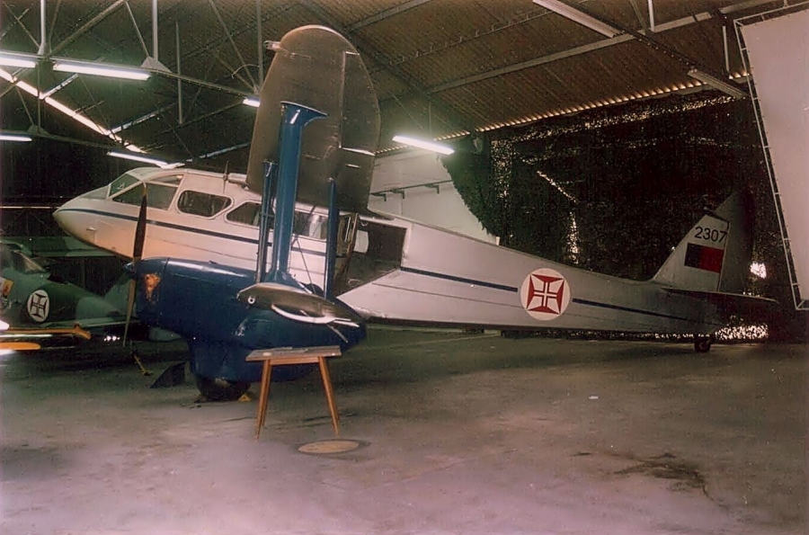 2307 (6899) 1945 DeHavilland DH-89A Dragon Rapid