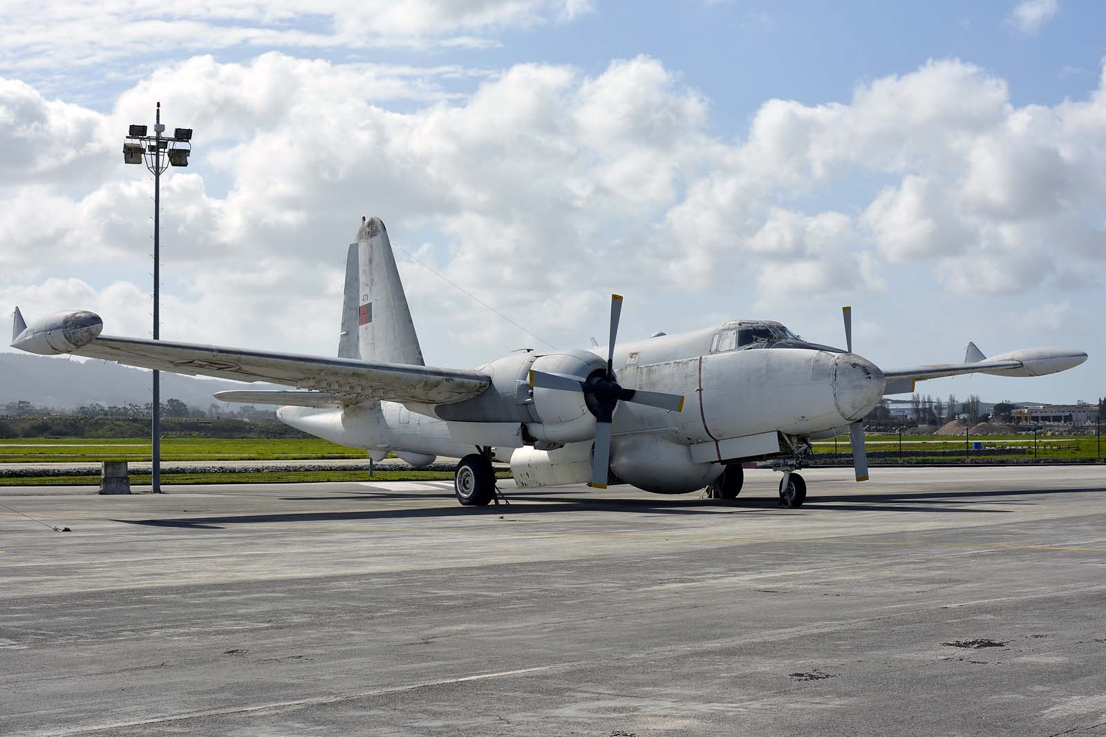 4711 (426-5283) Lockheed P-2E Neptune