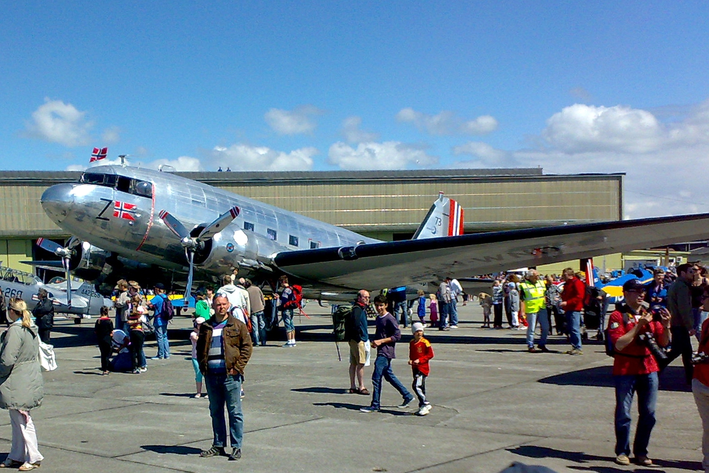 LN-WND (11750) 1943 Douglas DC-3(C)