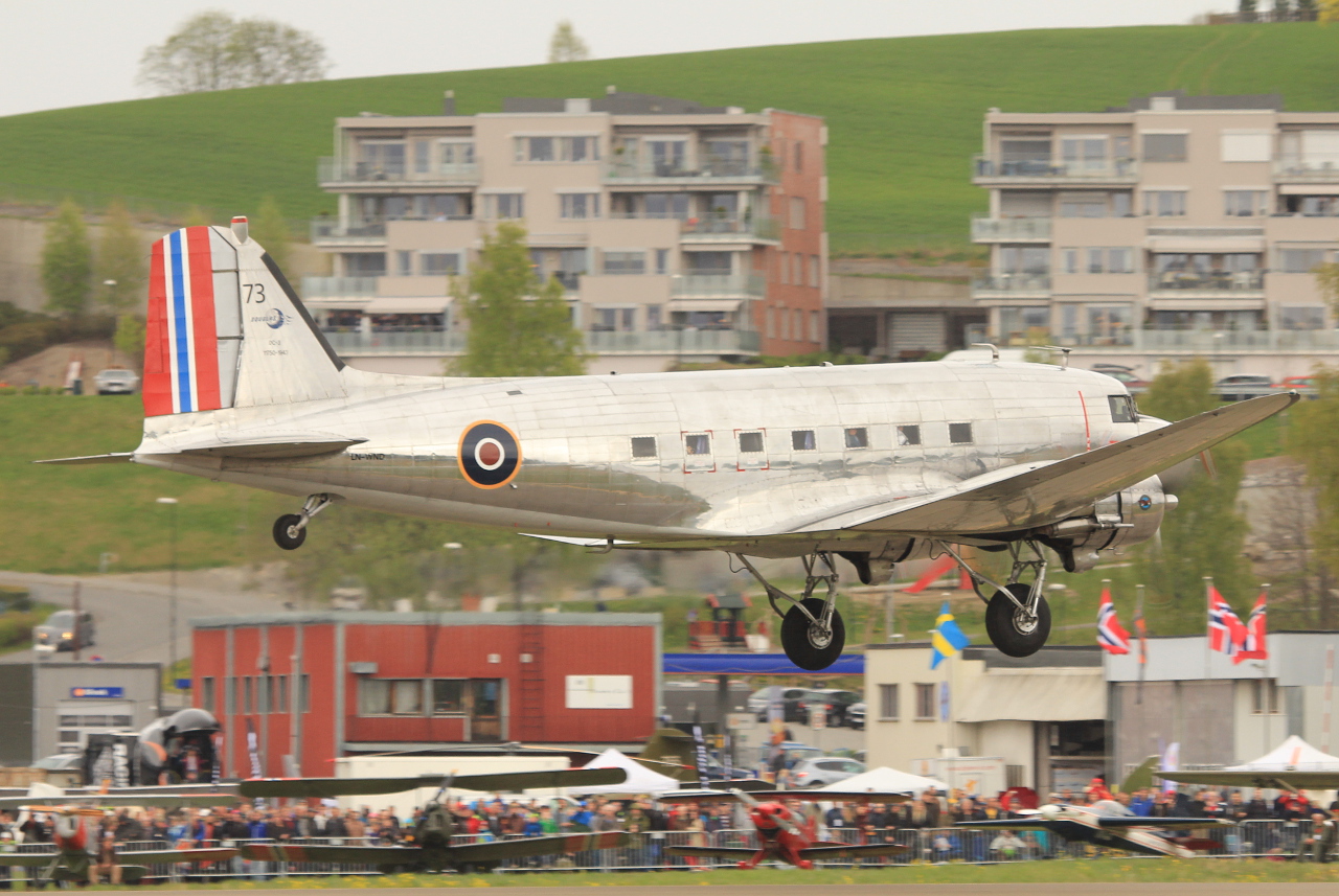 LN-WND (11750) 1943 Douglas DC-3(C)