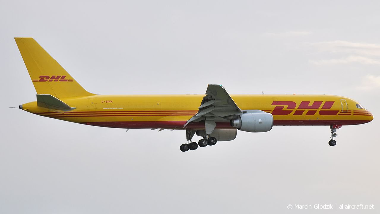 G-BIKN · Boeing 757-236(SF) · (WAW / EPWA)