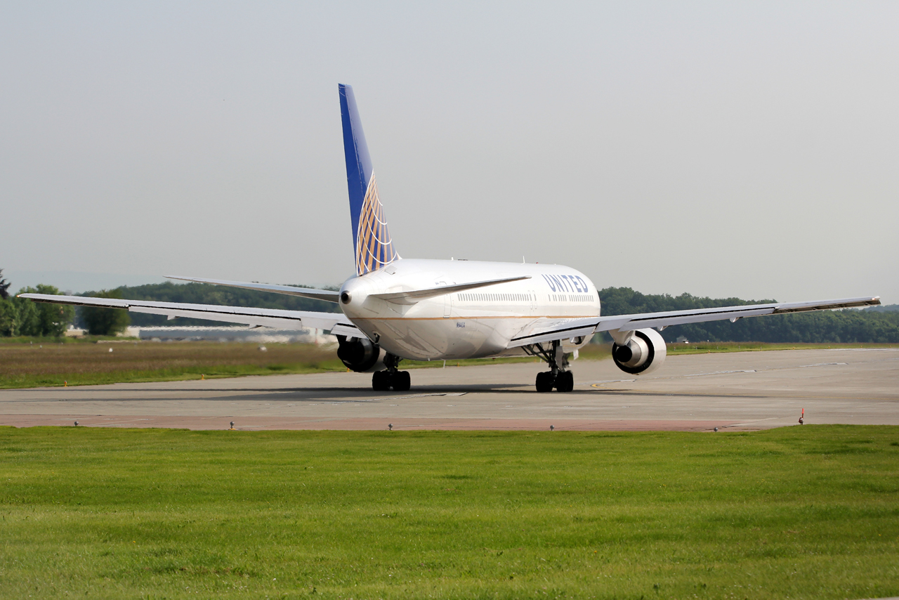 N644UA / 6444, (cn 25094/369), Boeing 767-322/ER