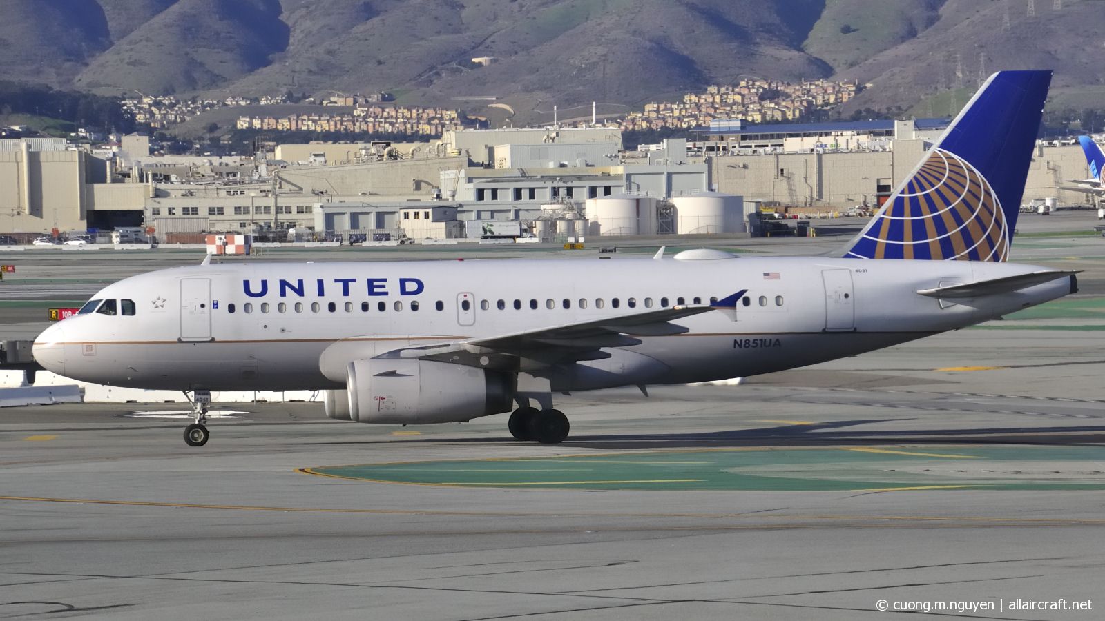 N851UA (1664) 2002 Airbus A319-131