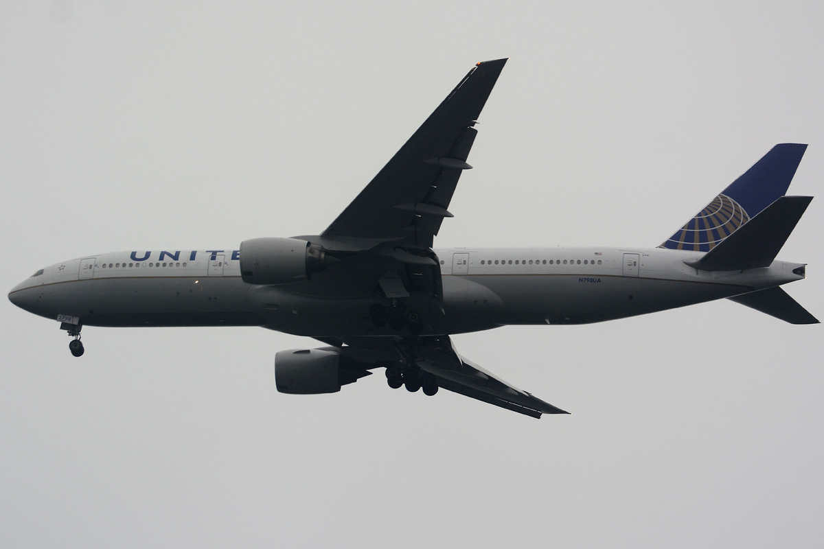 N798UA (26928) 1998 Boeing 777-222(ER)