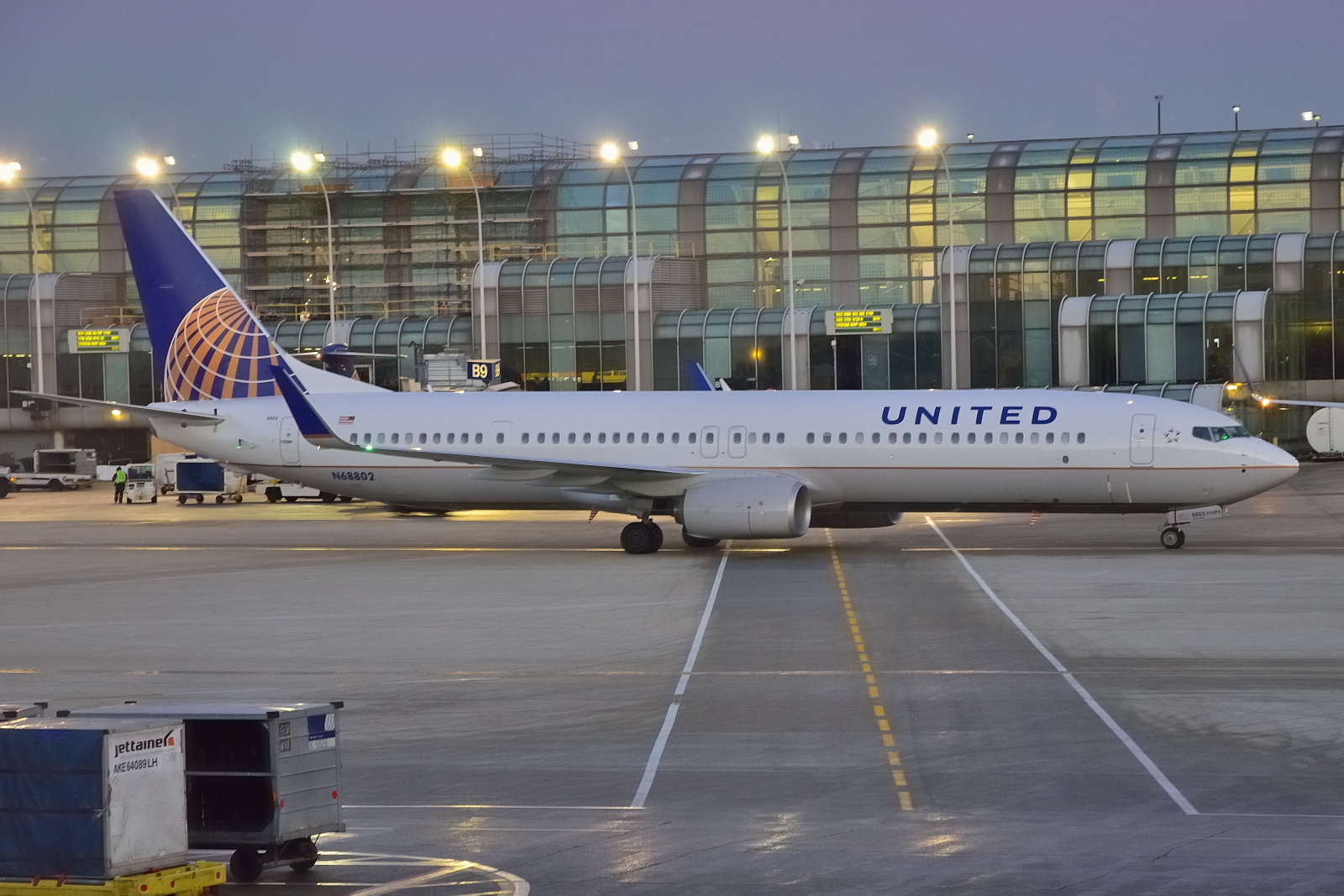 N68802 (42739) 2013 Boeing 737-924(WL)