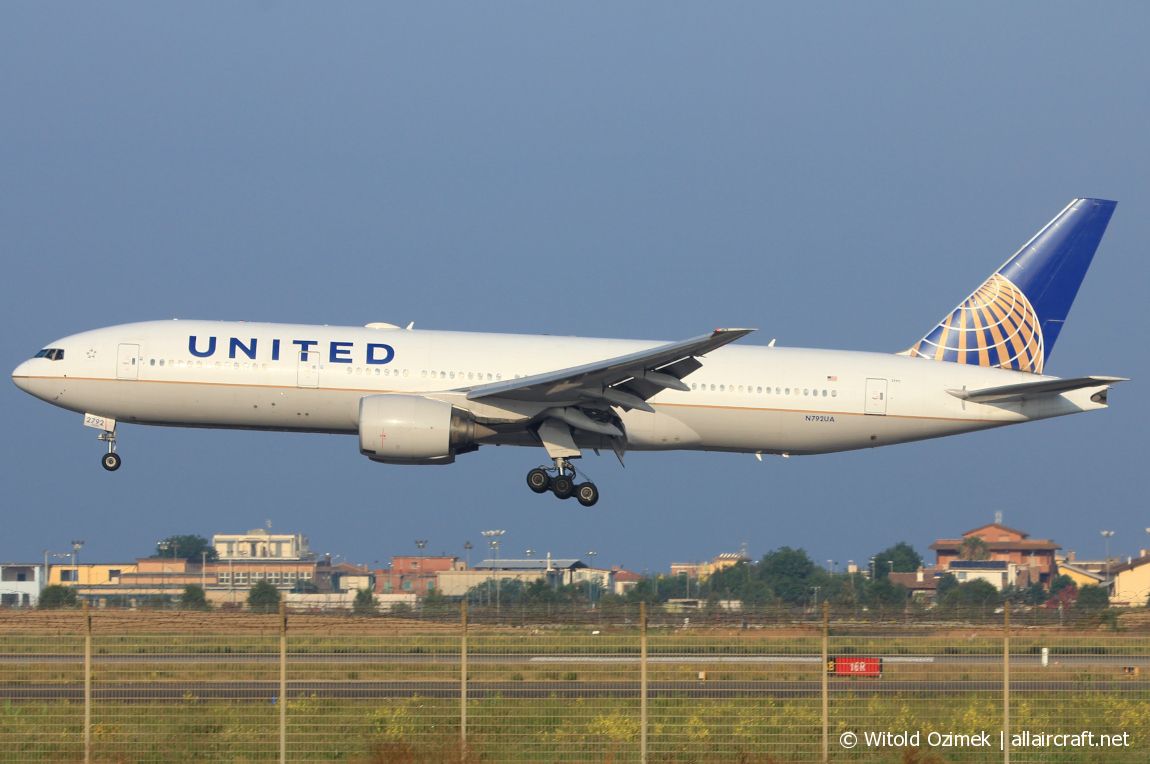 N792UA (26934) 1997 Boeing 777-222(ER)