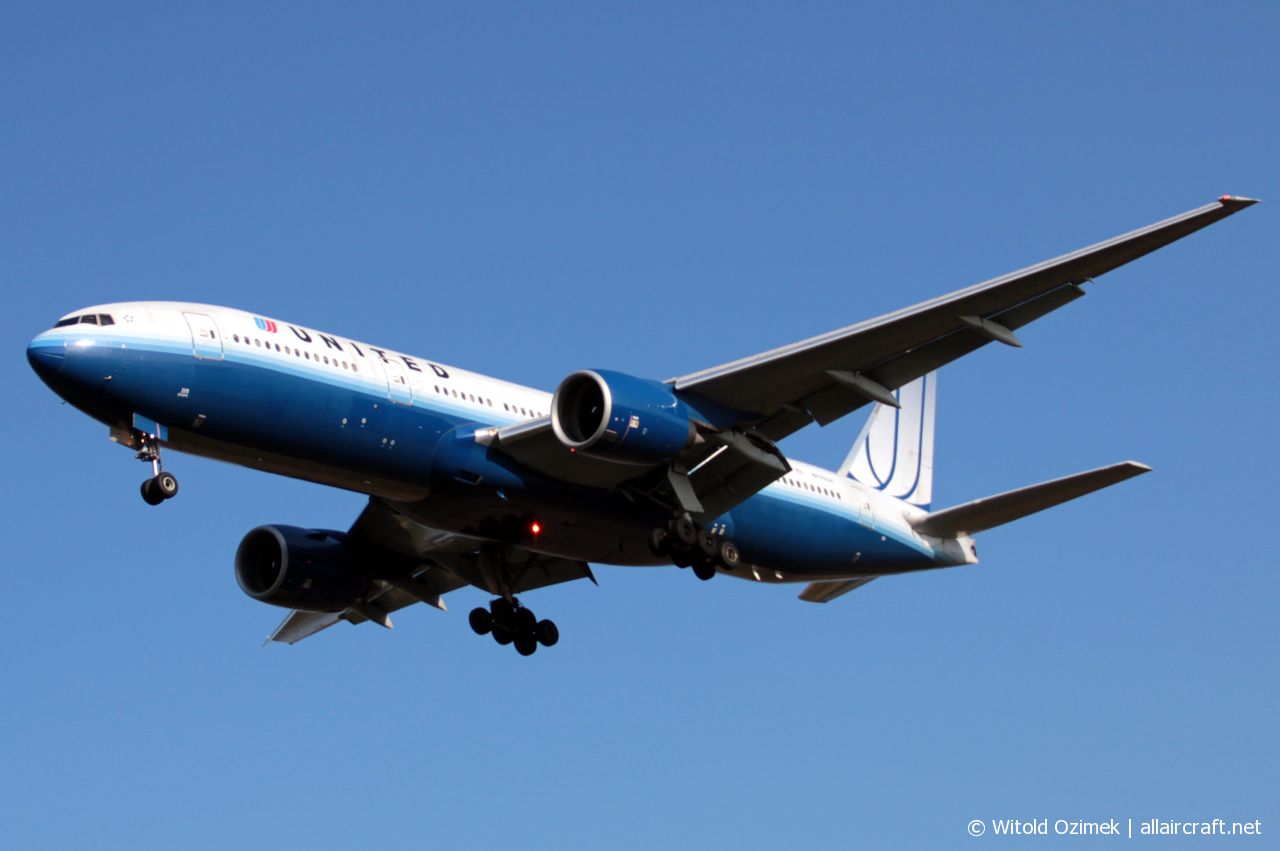 N775UA (26947) 1996 Boeing 777-222