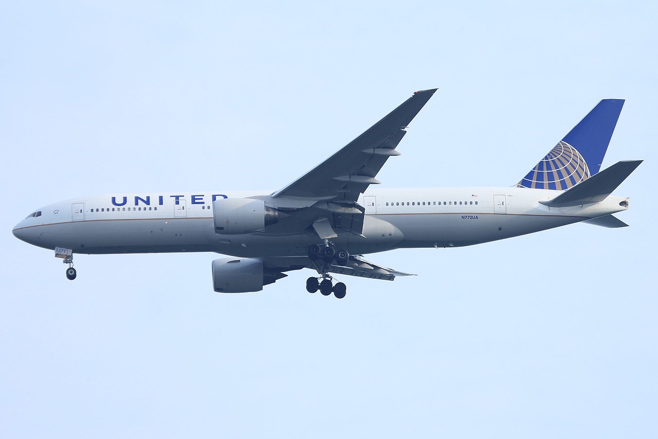 N780UA (26944) 1996 Boeing 777-222