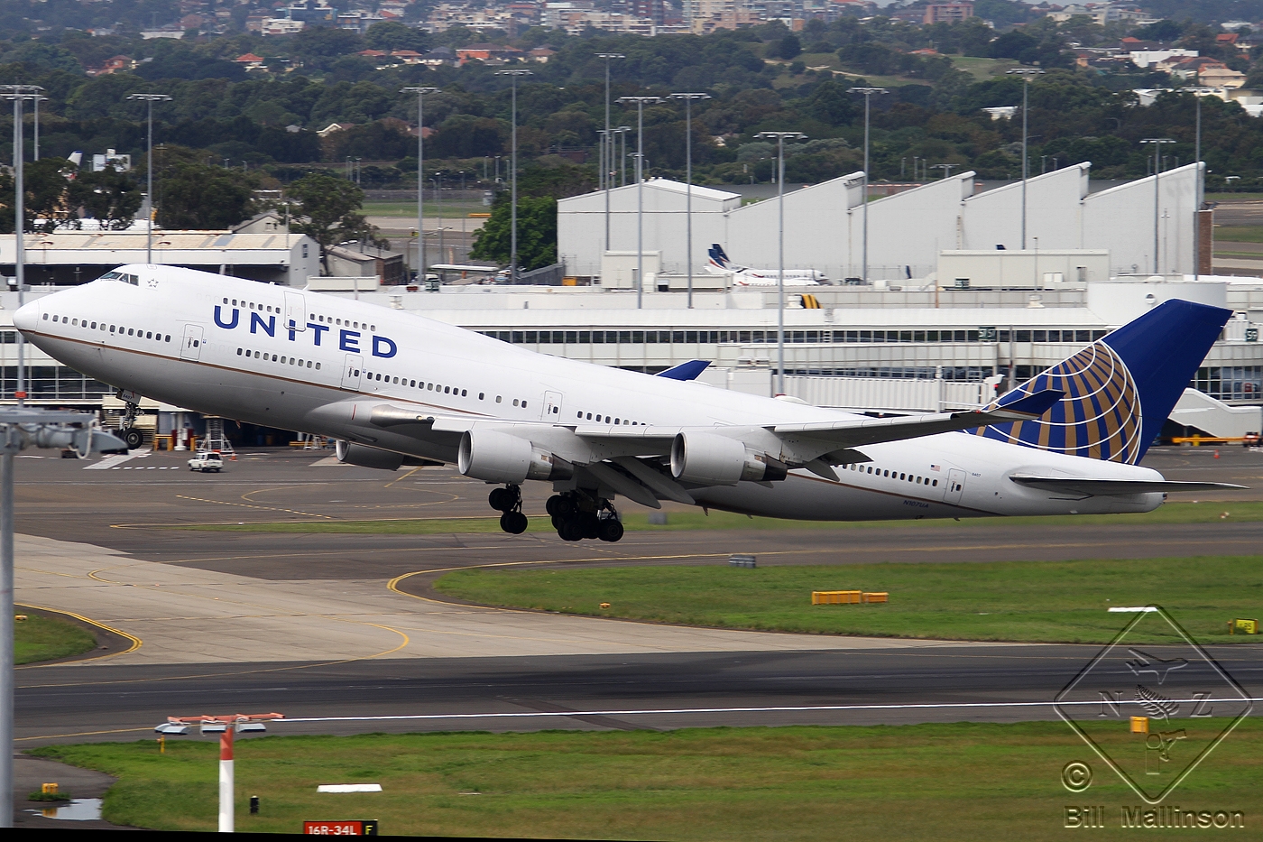N107UA (26900) 1998 Boeing 747-422