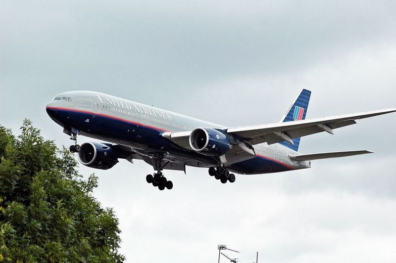 N216UA (30549) 2000 Boeing 777-222 ER