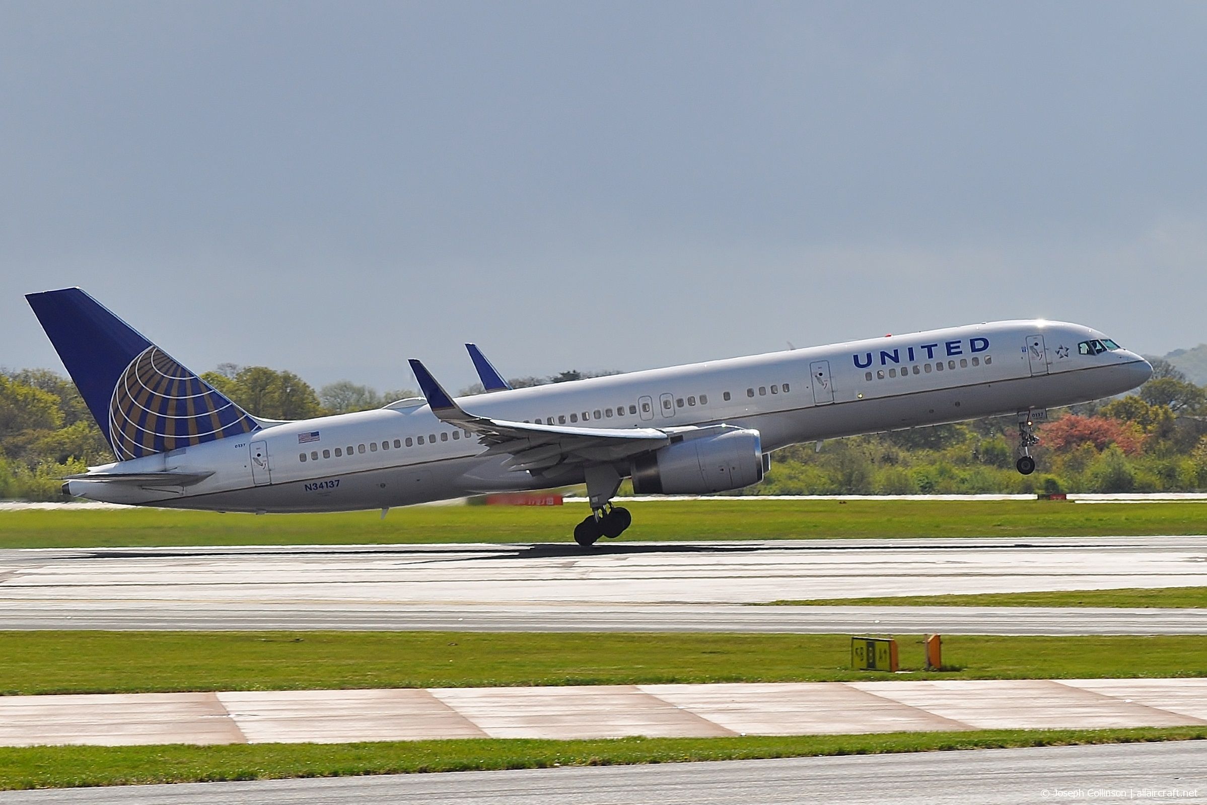 N34137 (30229) 1999 Boeing 757-224(WL)