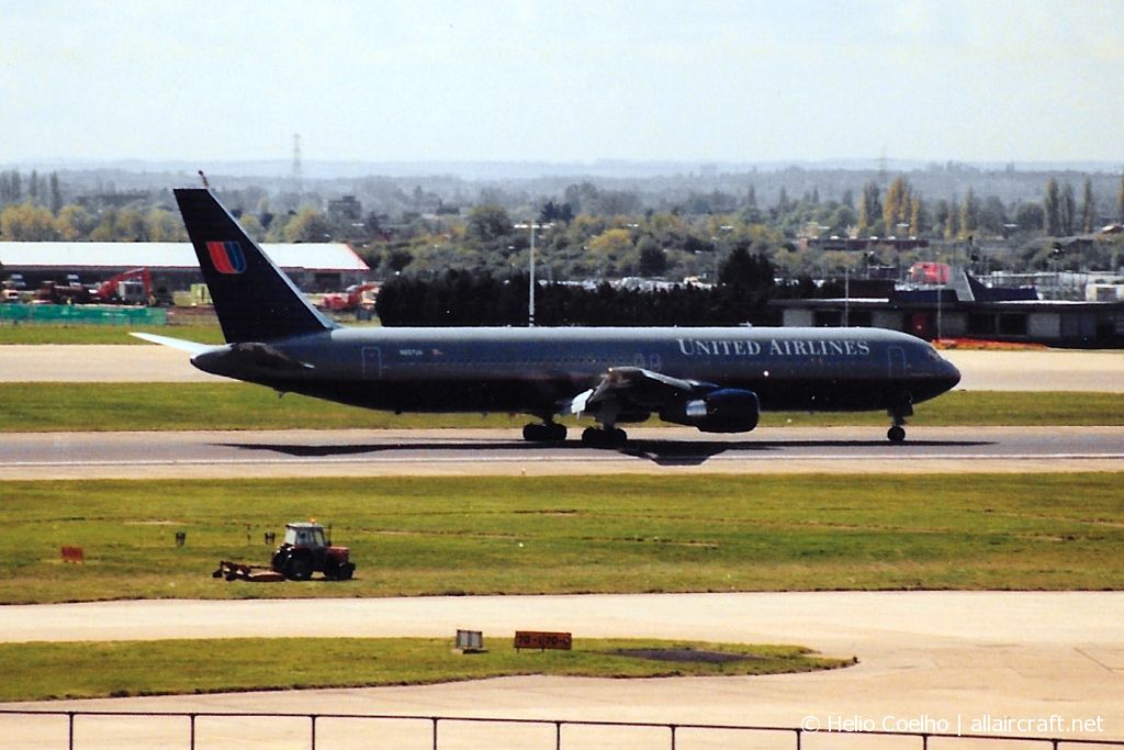 N657UA (27112) 1993 Boeing 767-322(ER)