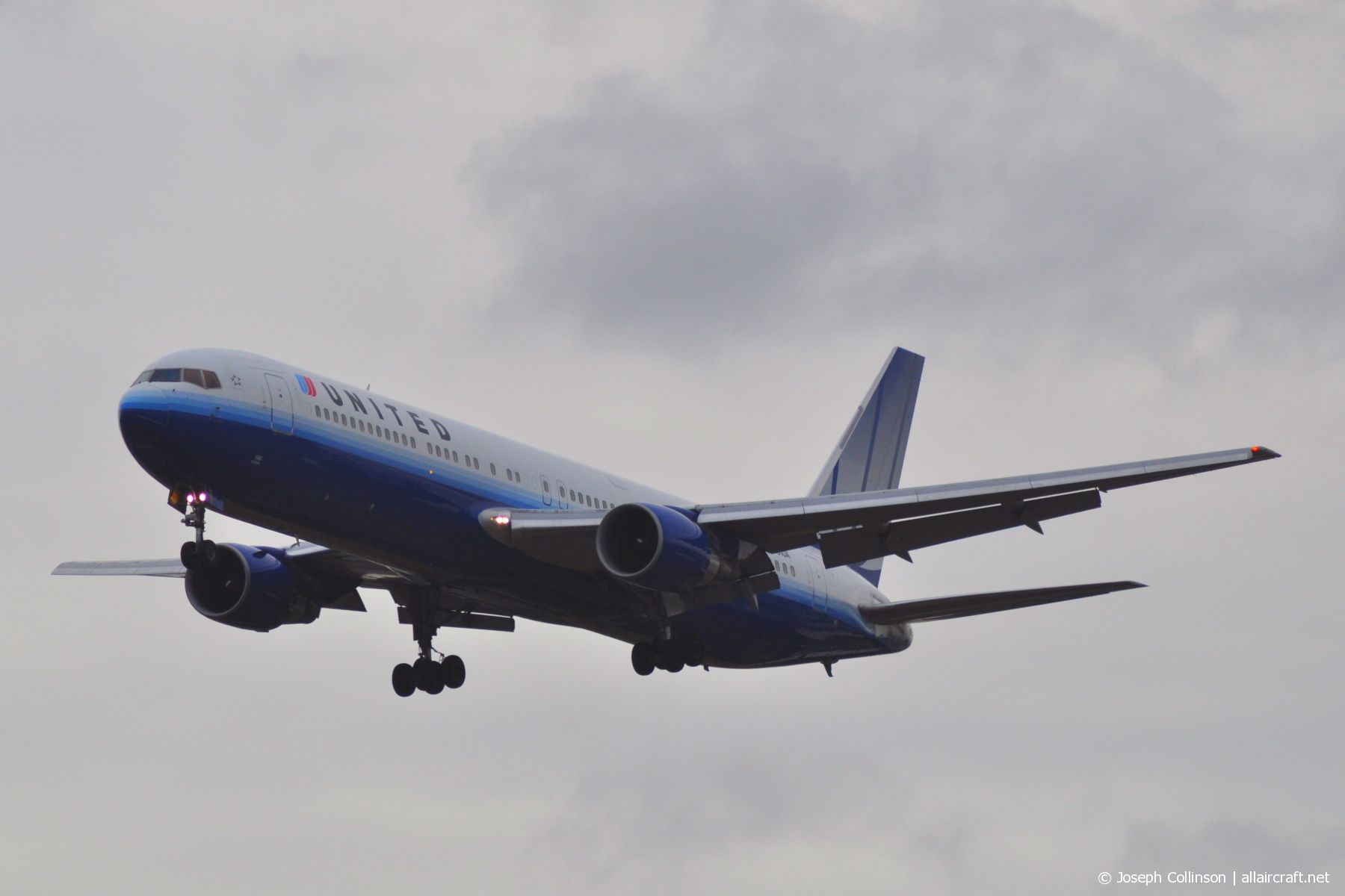N661UA (27158) 1993 Boeing 767-322(ER)