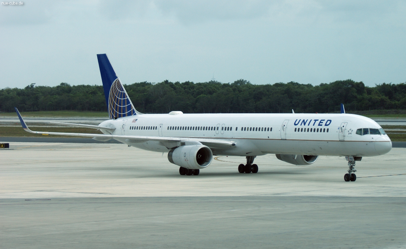 N57863 (32587) 2001 Boeing 757-33N(WL)