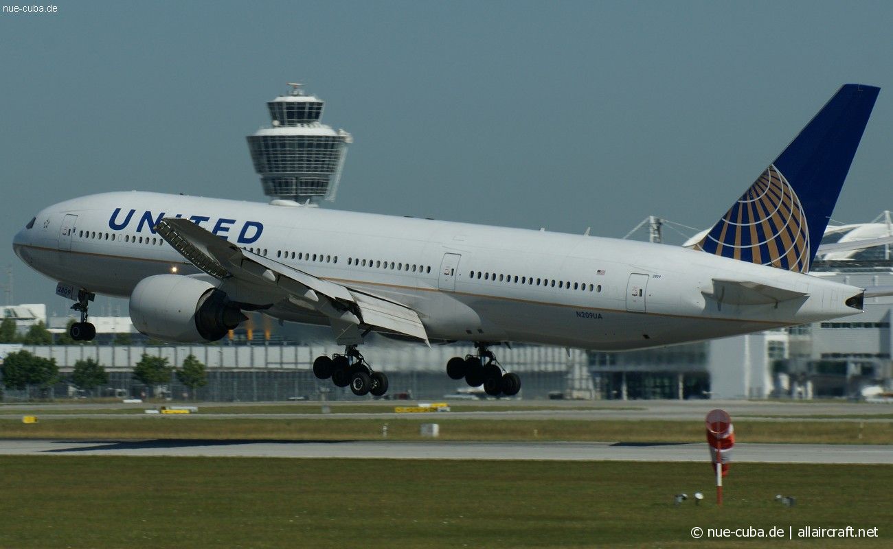 N209UA (30215) 1999 Boeing 777-222(ER)