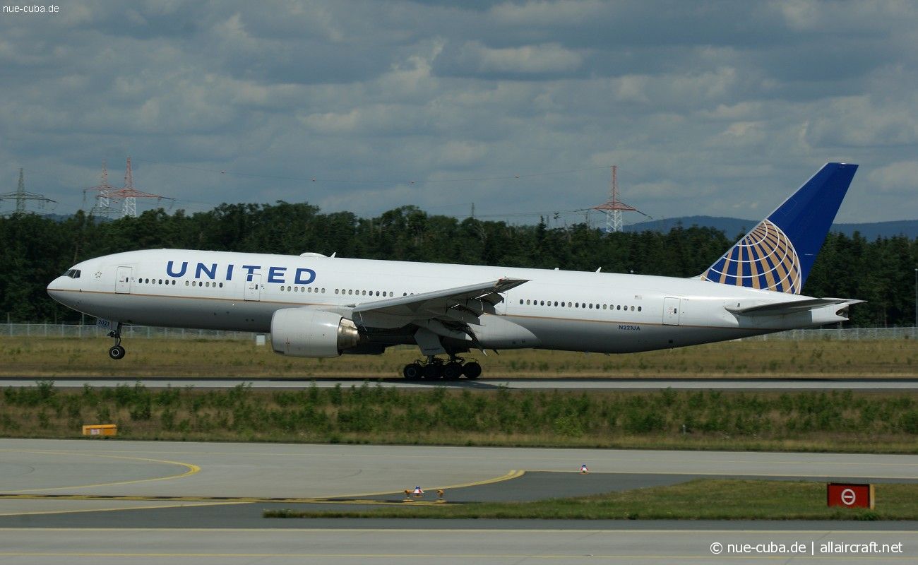 N221UA (30552) 2001 Boeing 777-222(ER)
