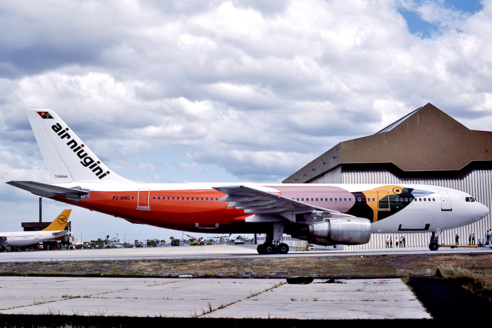 P2-ANG (cn 24875) Boeing 767-319ER