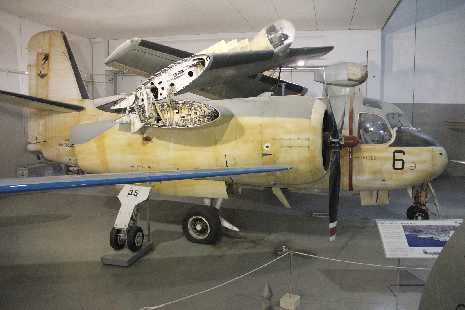 MM136556 / 41-6 (465) Grumman S-2F Tracker