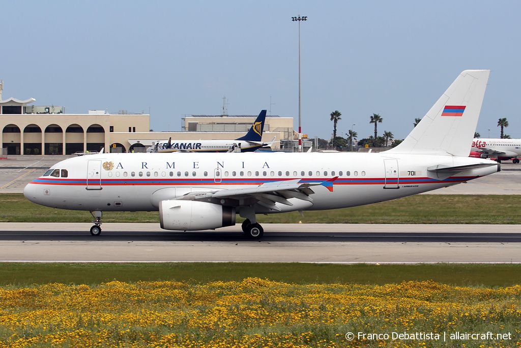 701 (913) 1998 Airbus A319-132(CJ)