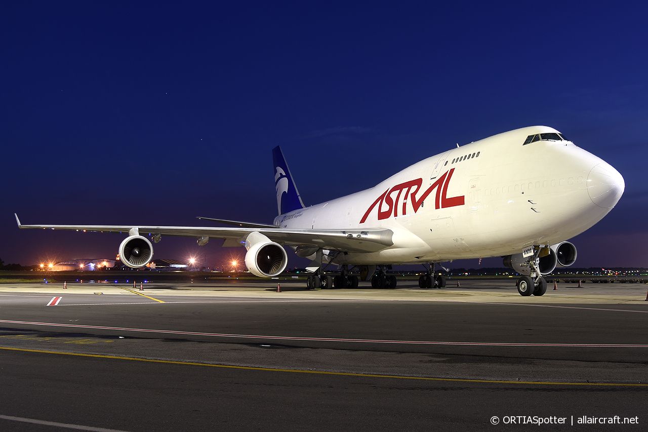 TF-AMM (25700) 1993 Boeing 747-4H6(BDSF)