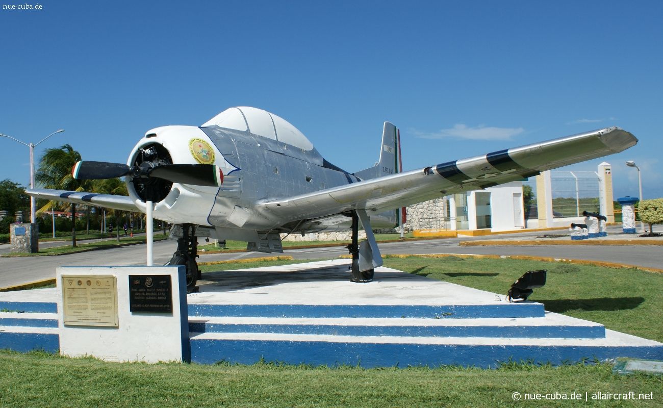 181145 (squadron 201) North American T-28A Trojan