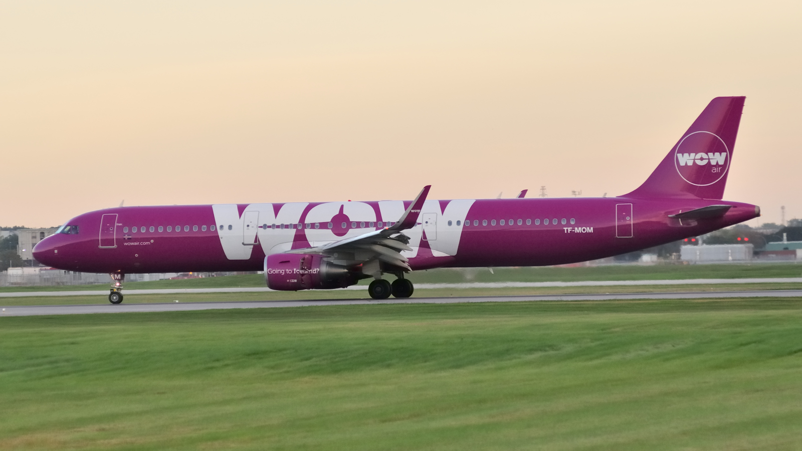 TF-MOM (6210) 2014 Airbus A321-211(WL)