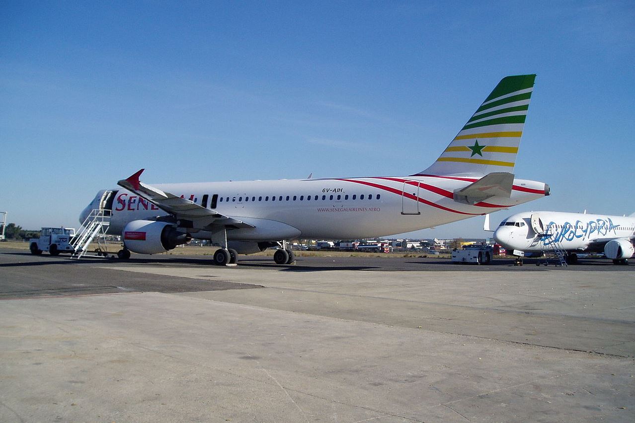 6V-AIH (799) 1998 Airbus A320-214