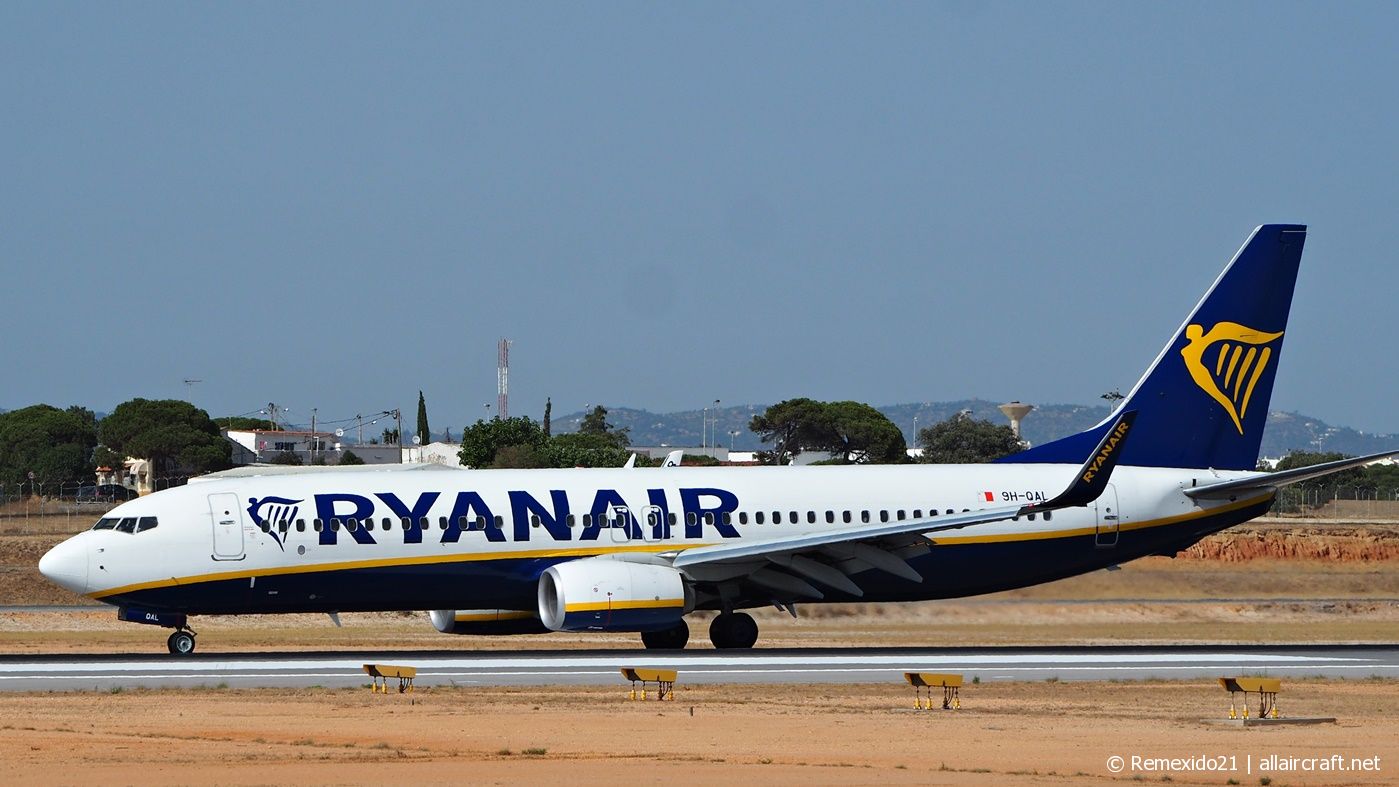 9H-QAL (44790) 2017 Boeing 737-8AS WL