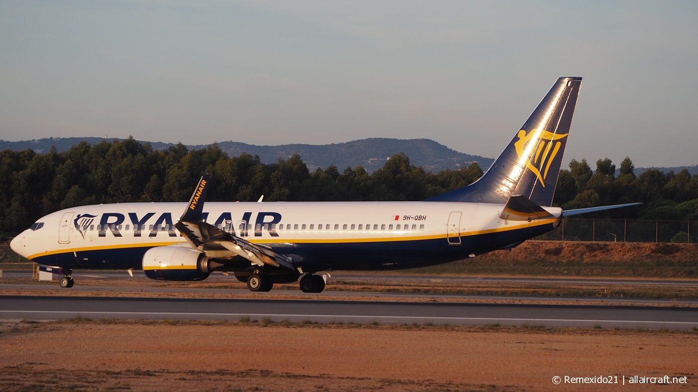 9H-QBH (44703) 2015 Boeing 737-8AS(WL)