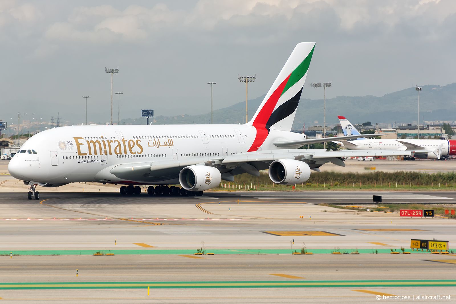 A6-EDV (101) 2011 Airbus A380-861