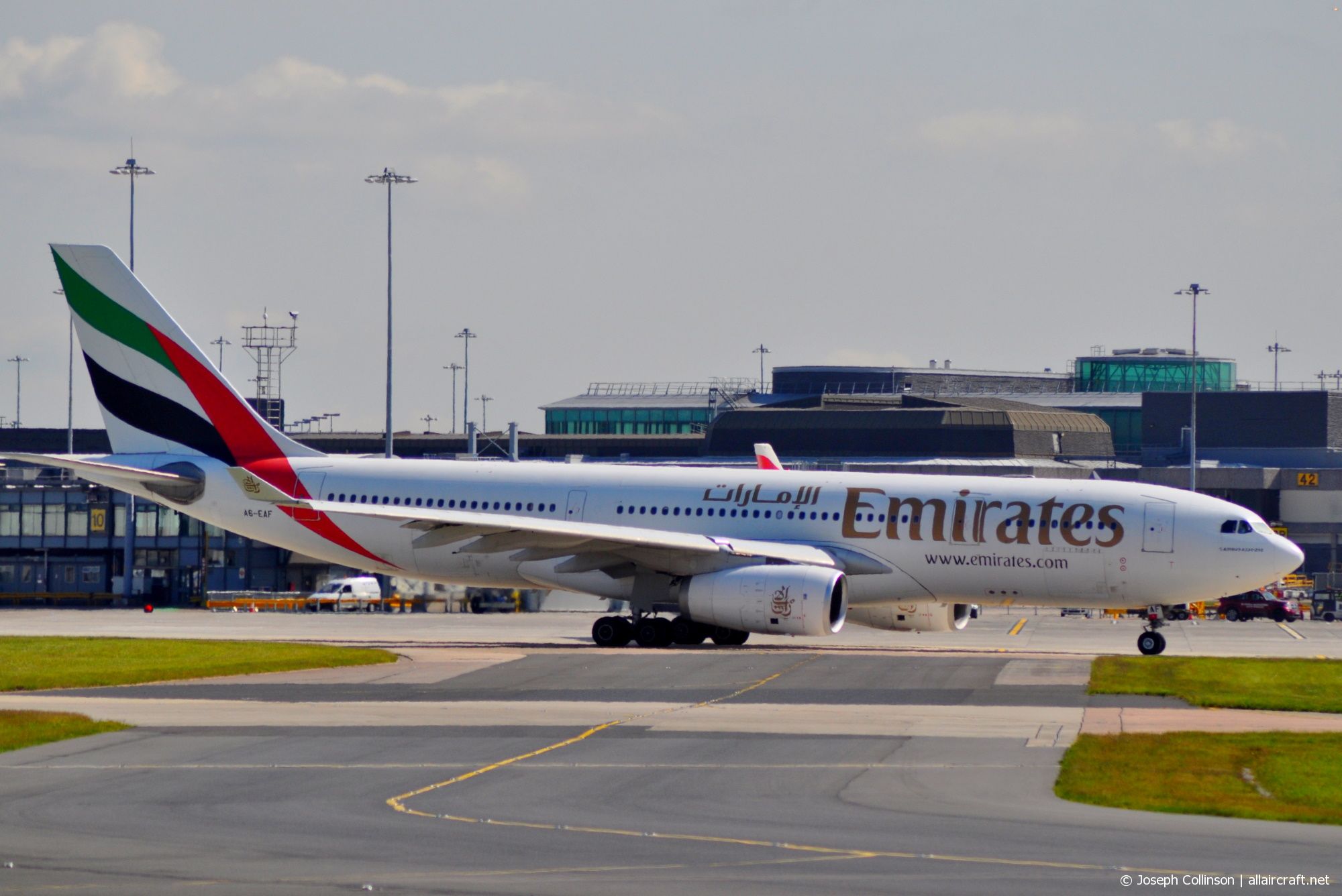 A6-EAF (392) 2001 Airbus A330-243