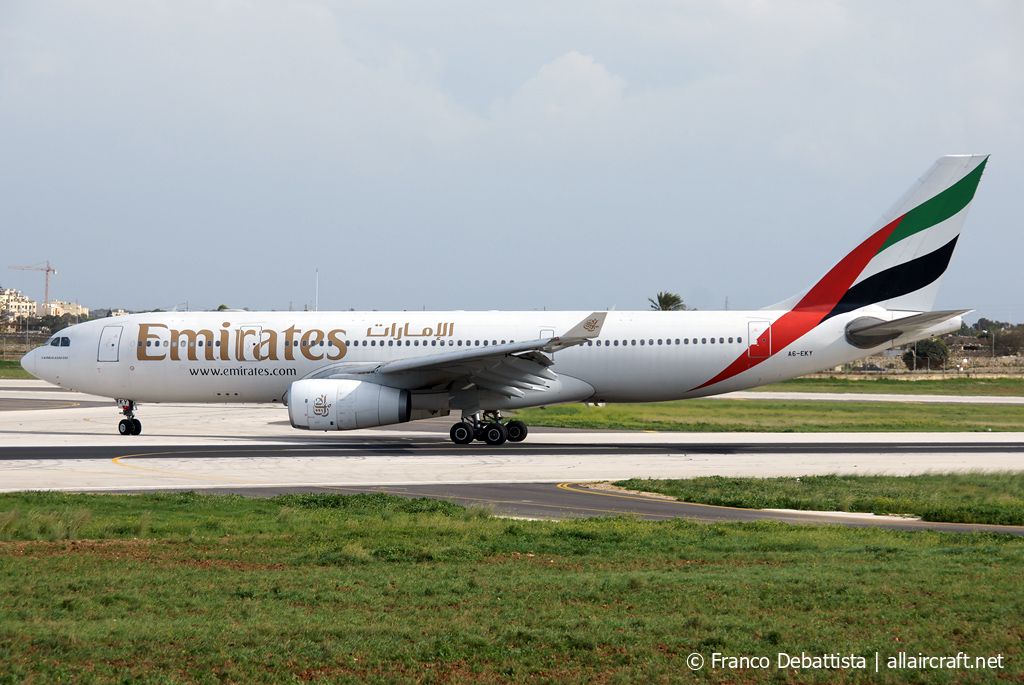 A6-EKY (328) 2000 Airbus A330-243