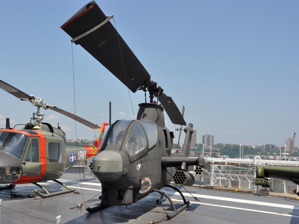 70-15956 (2099) 1970 Bell AH-1G Cobra