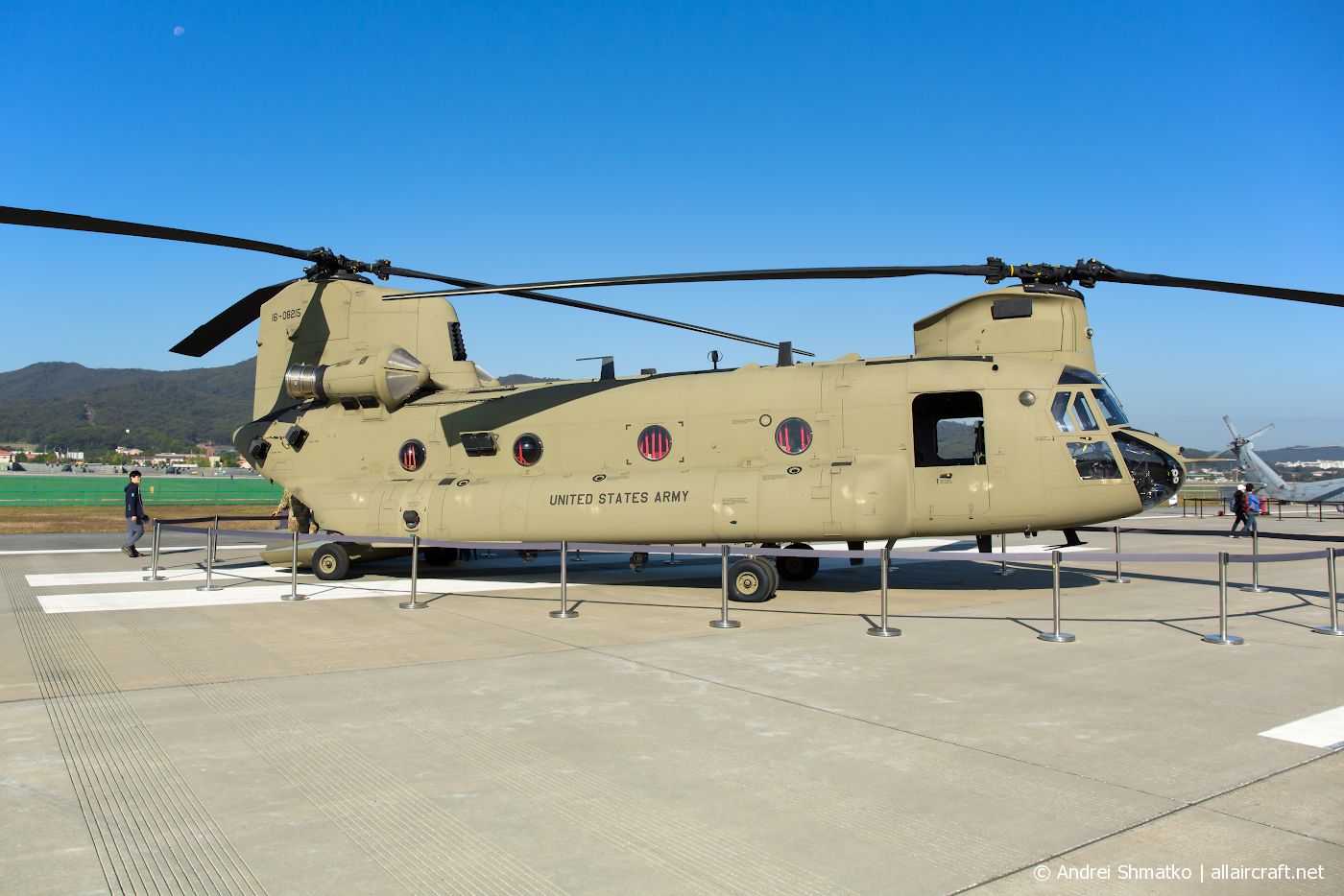 16-08215 (M8215) Boeing CH-47F Chinook