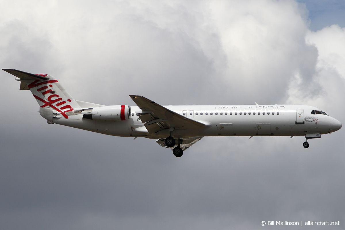 VH-FZH (11303) 1990 Fokker 100