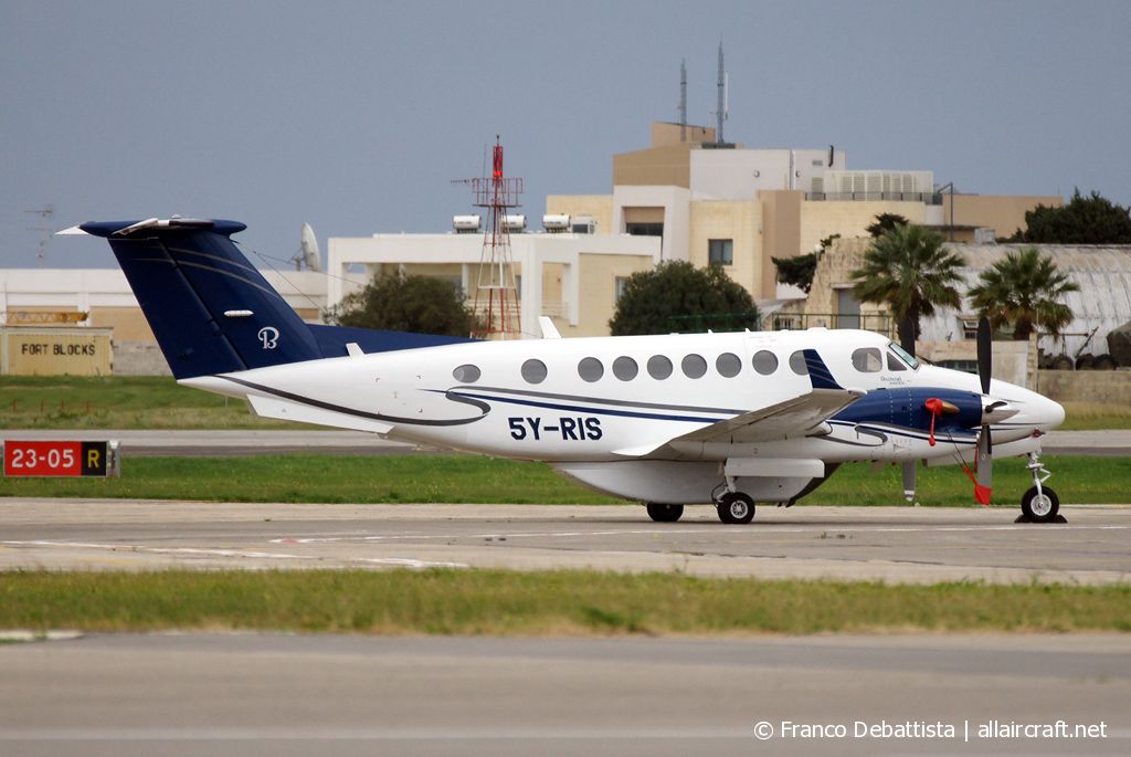 5Y-RIS (FL-147) 1996 Beechcraft B300 King Air 350