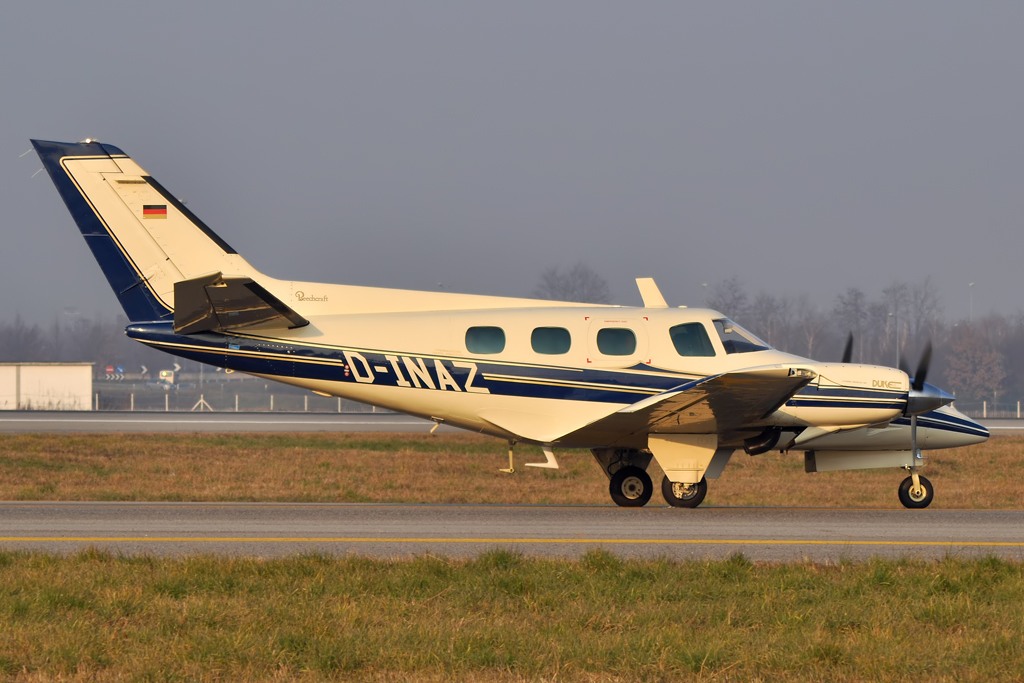 D-INAZ (P-532) Beechcraft B60 Duke