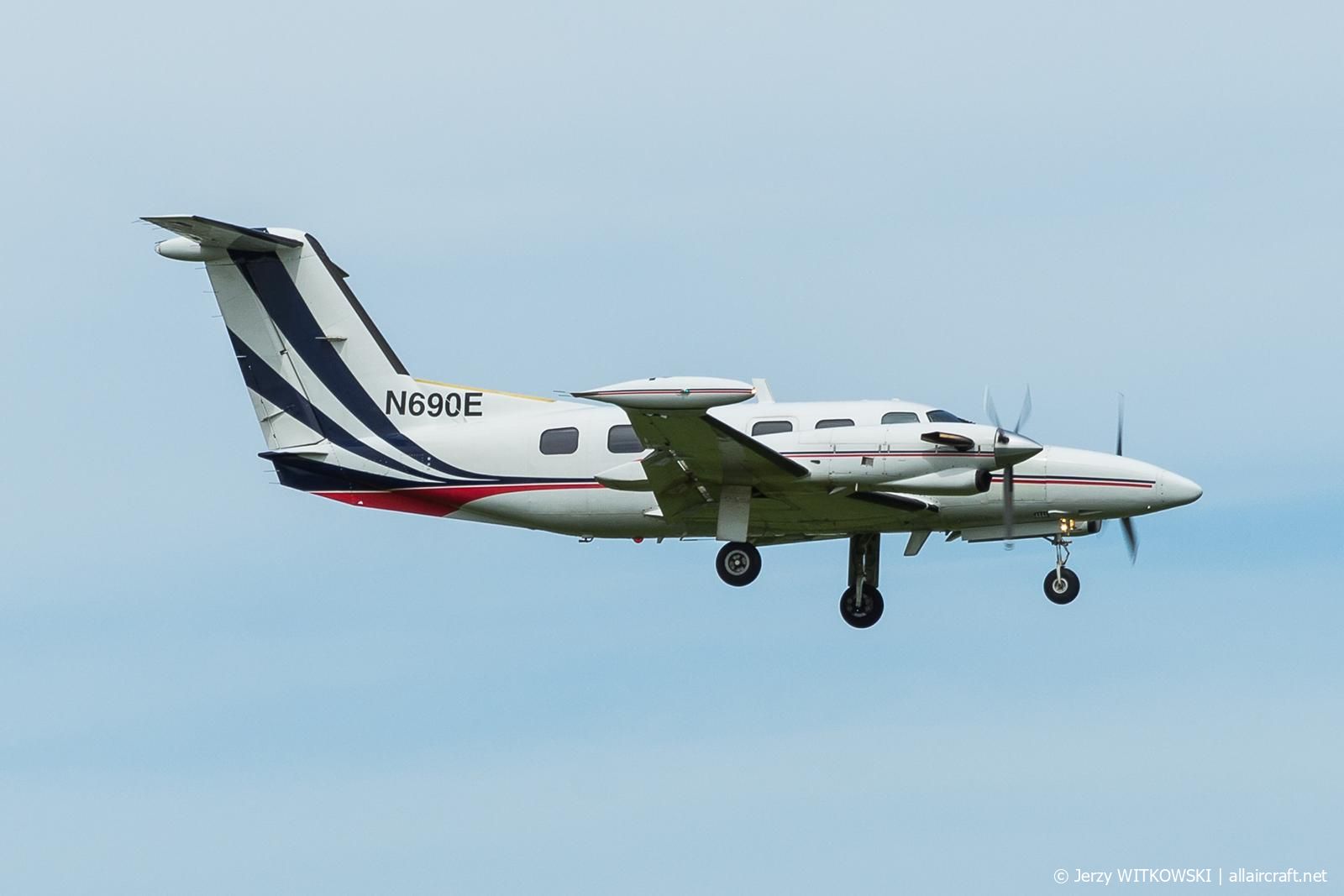 N690E 1984 Piper PA-42-720 Cheyenne IIIA