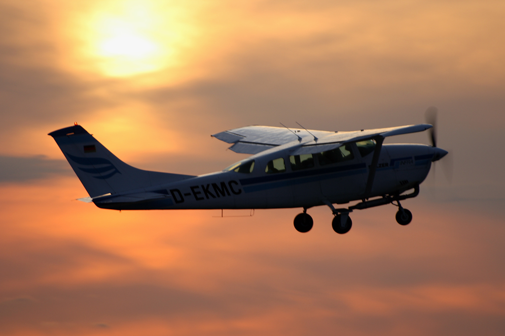 D-EKMC (206-0611) Cessna TP206E Turbo Super Skylane