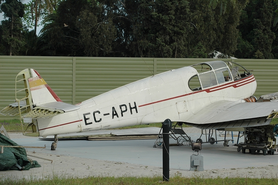 EC-APH (04-005) Let Aero Ae-45