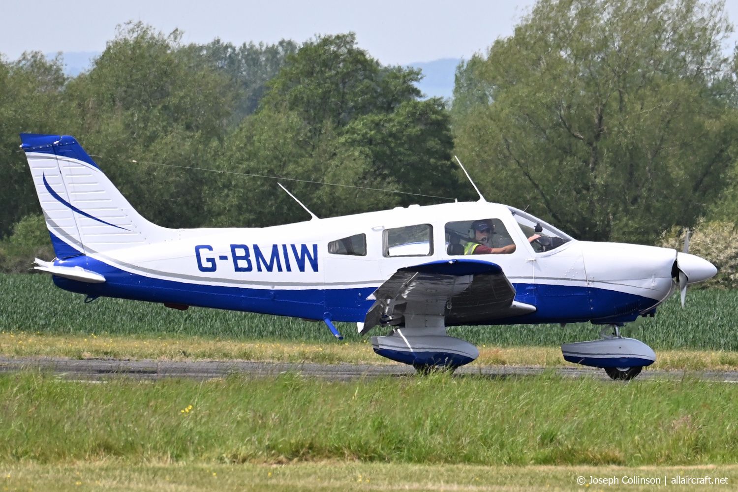 G-BMIW (28-8190093) 1981 Piper PA-28-181 Archer II