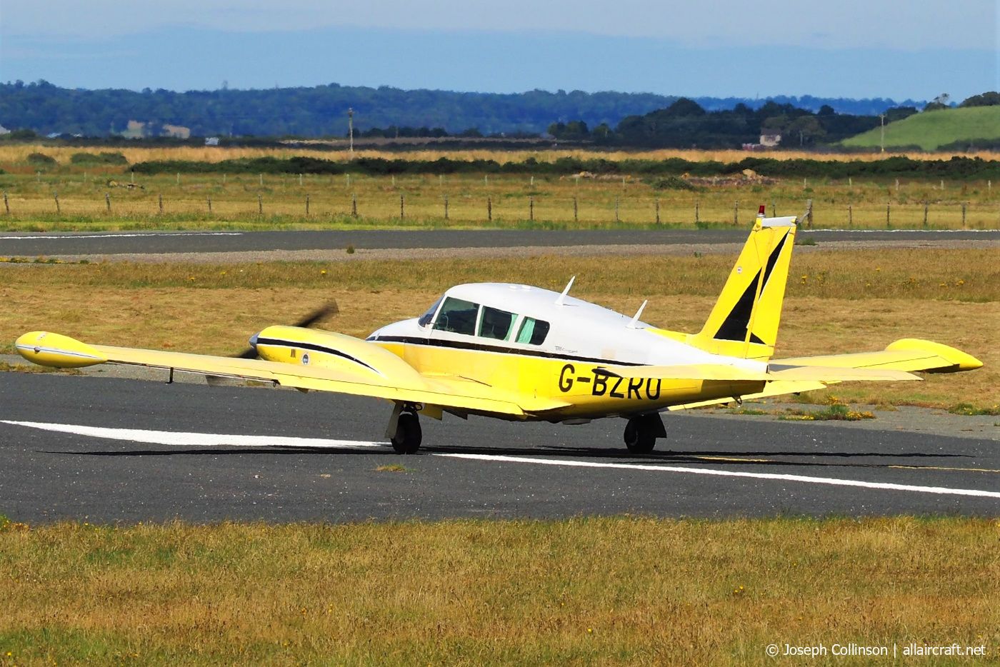 G-BZRO (30-1923) 1969 Piper PA-30 Twin Comanche