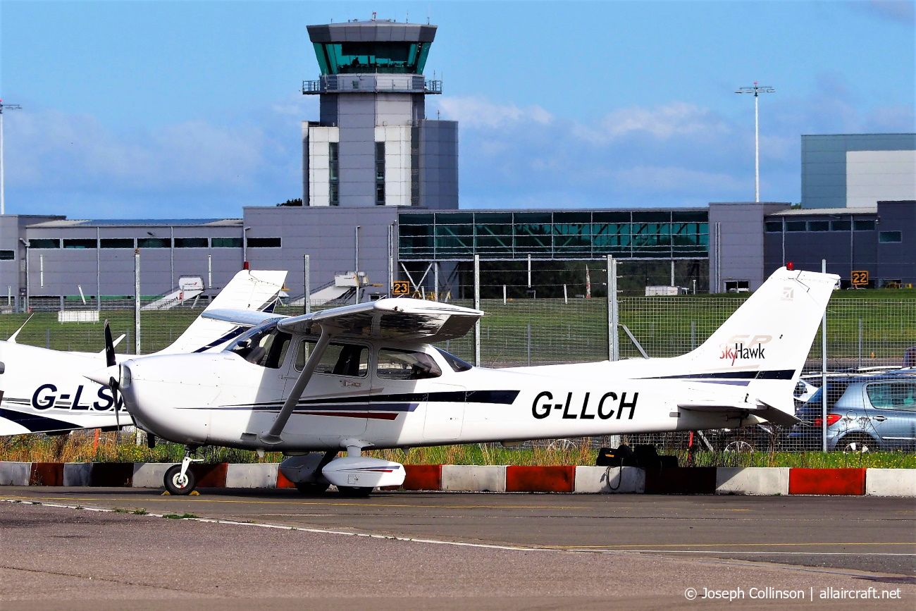 G-LLCH (172S8822) 2001 Cessna 172S Skyhawk SP