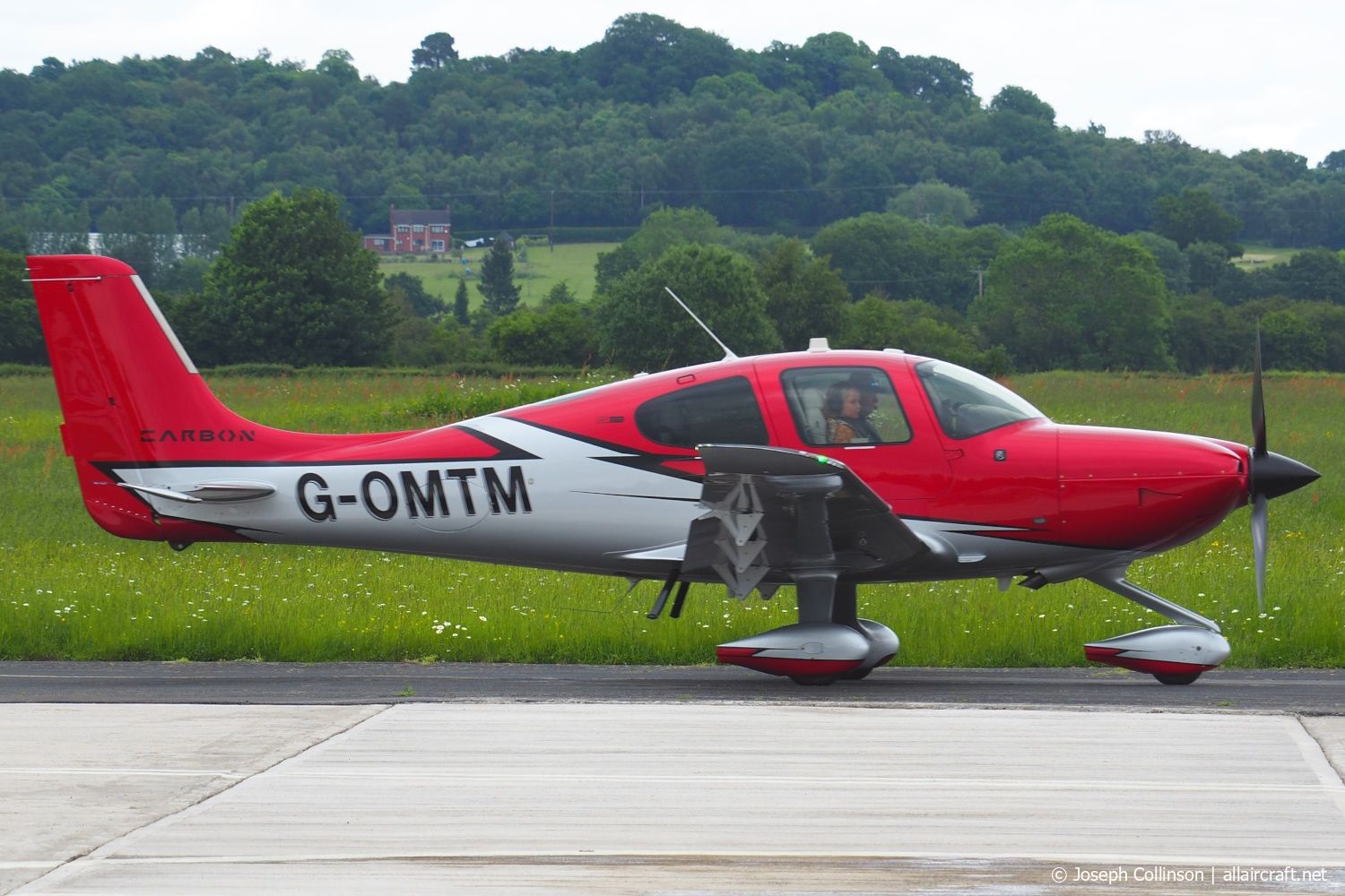 G-OMTM (9439) Cirrus SR22 GTS G6 Carbon