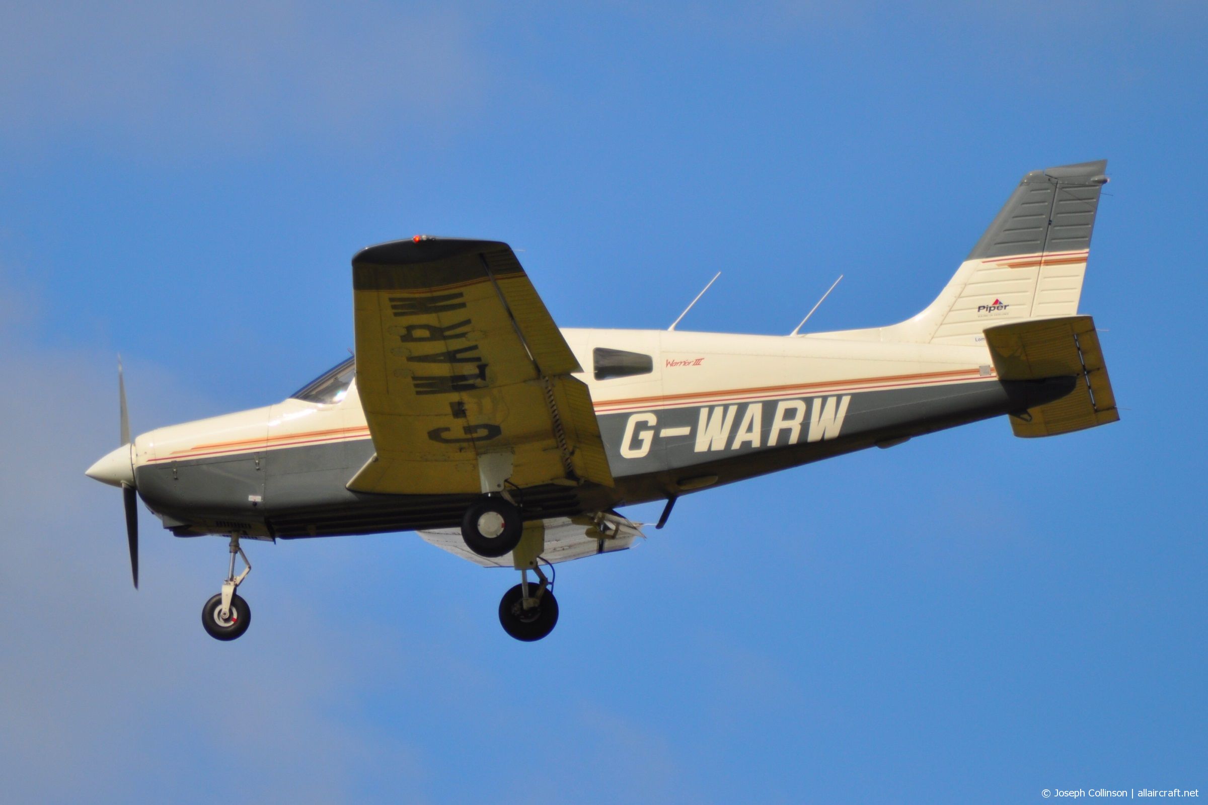 G-WARW (28-42037) Piper PA-28-161 Warrior III