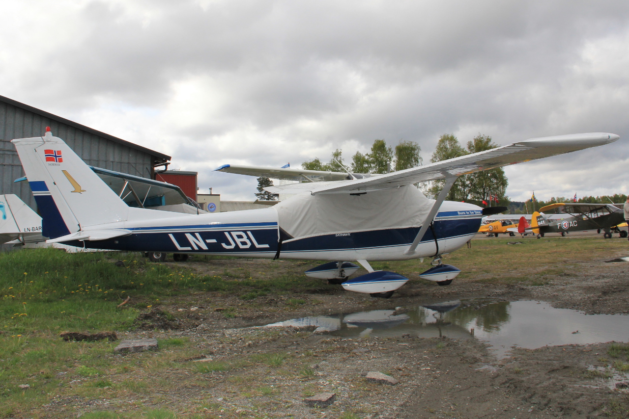 LN-JBL (172-54437) Cessna 172G Skyhawk