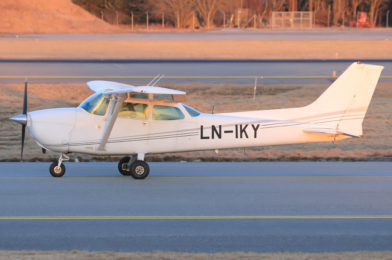 LN-IKY (17274139) Cessna 172P