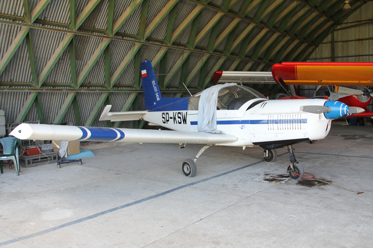 SP-KSW Zlin Z-142