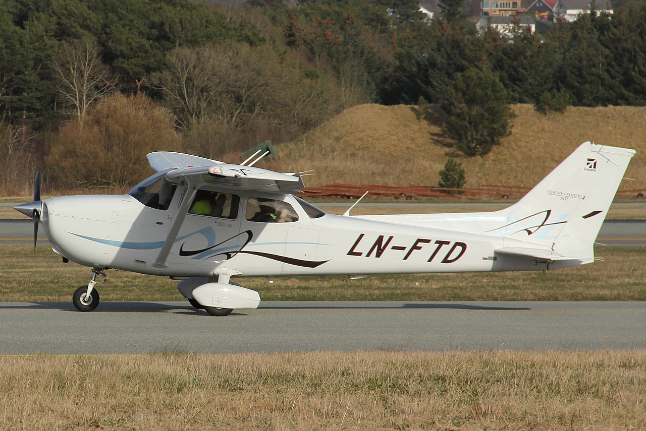 LN-FTD (172S10794) Cessna 172S Skyhawk
