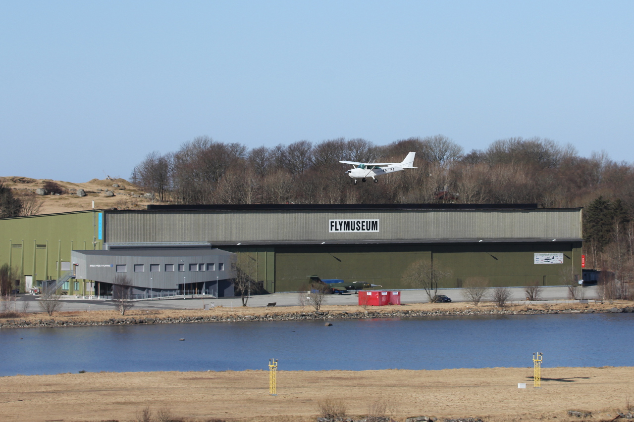LN-IKY (17274139) Cessna 172P